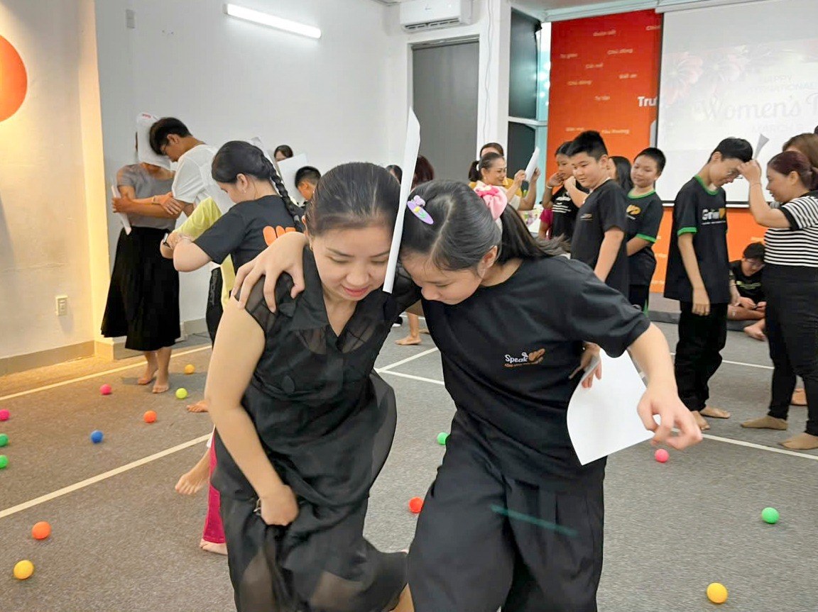  Cha mẹ đồng hành cùng con học kỹ năng sống cho trẻ