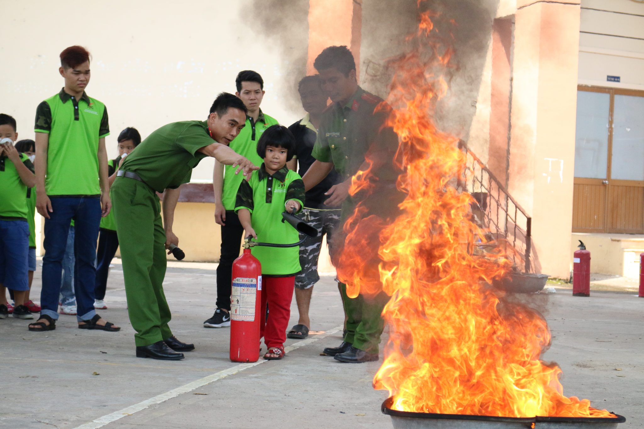 Trẻ thực hành kỹ năng sống thông qua hoạt động trải nghiệm ngoài trời