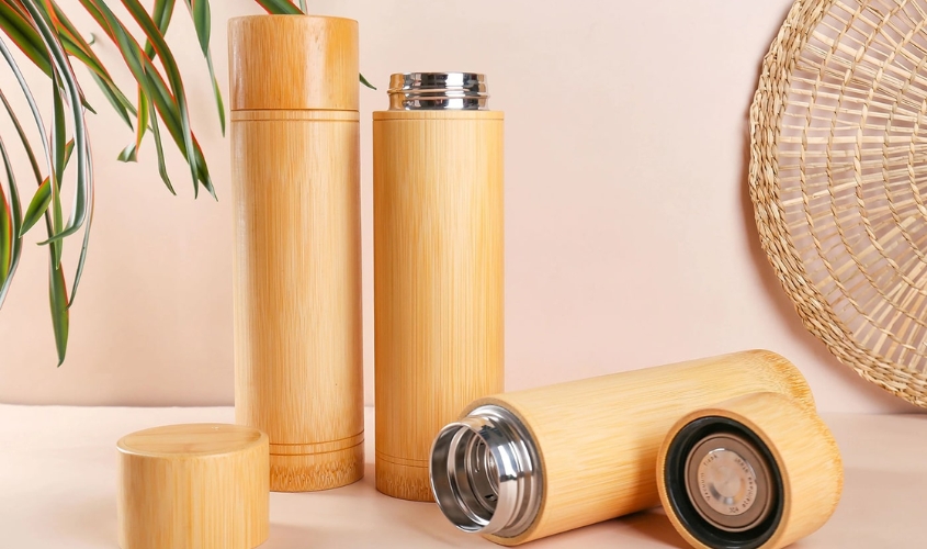 Bình giữ nhiệt sẽ là món quà được thầy cô sử dụng thường xuyên